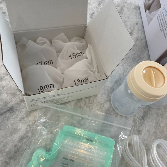 Like-new Spectra S1 Plus Breast Pump + Unused Accessories Bundle - Picture 9 of 13